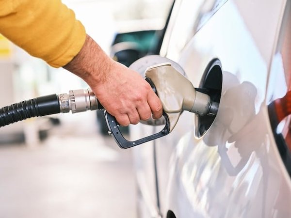 Guide ultime des carburants pour véhicules en France : Comparaison, avantages et alternatives écologiques