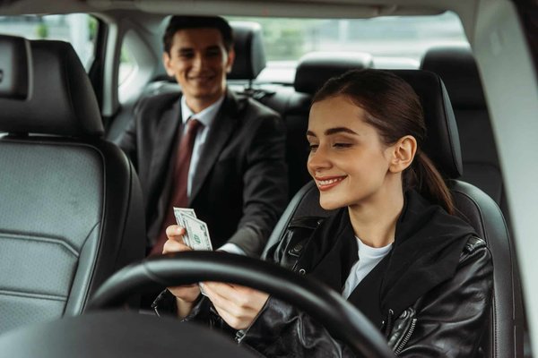 Chauffeur VTC Femme pour voyages sereins en France
